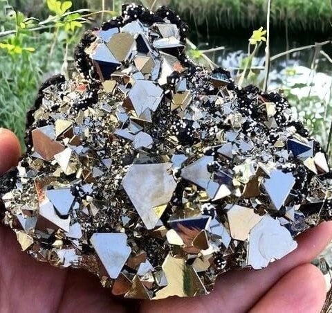 Natural Big Pyrite Iron Golden Pyrite Raw Cluster Peru Pyrite for Attracting Wealth, Abundance & Business Luck Pack of 1 to 4 Clusters (100 Grams Plus Approx.)