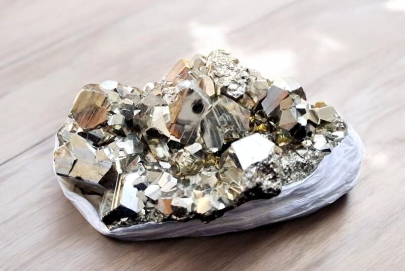 Pyrite Stone Original Cluster Stone - Natural Energised Golden Pyrite Stone for Healing, Willpower, Money Manifestation, Vastu, and Business - Certified Original Pyrite (600 Grams to 950 Grams)