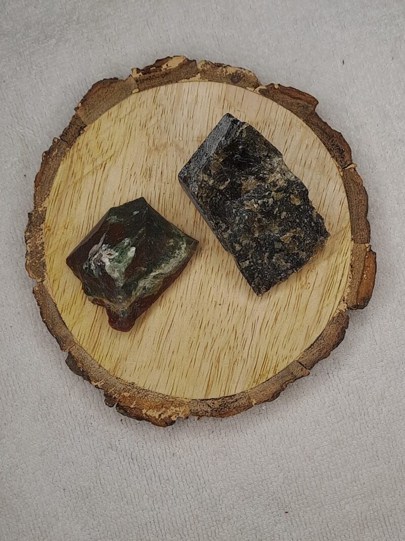 Blood Stone and Labrodite AAA Grade Raw Natural Crystal Combo with Wooden Natural Bark Coaster for Healing, Meditation and Manifestation