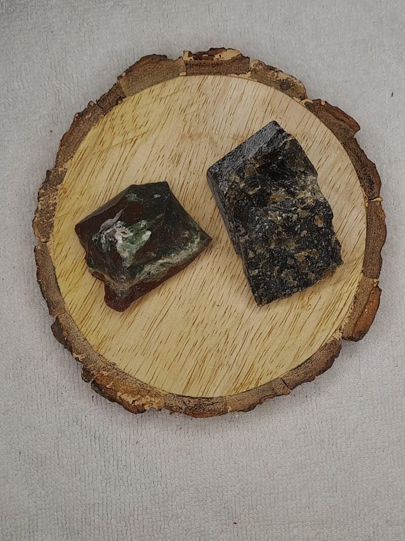 Blood Stone and Labrodite AAA Grade Raw Natural Crystal Combo with Wooden Natural Bark Coaster for Healing, Meditation and Manifestation