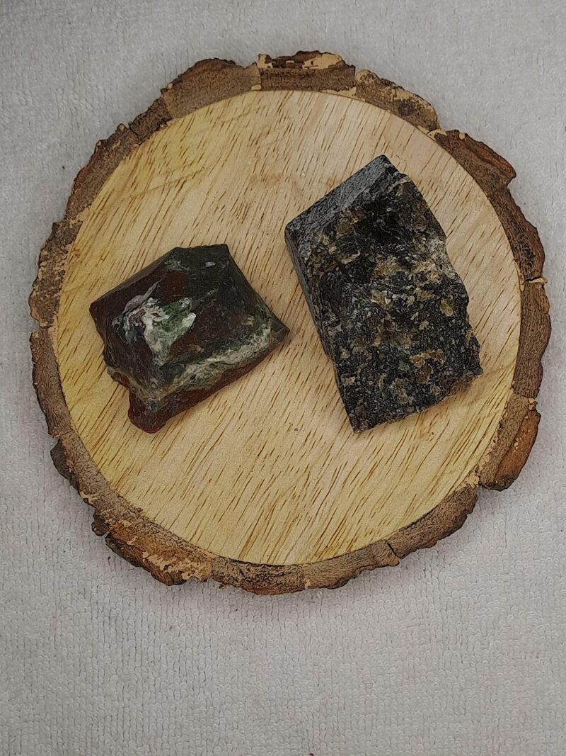 Blood Stone and Labrodite AAA Grade Raw Natural Crystal Combo with Wooden Natural Bark Coaster for Healing, Meditation and Manifestation